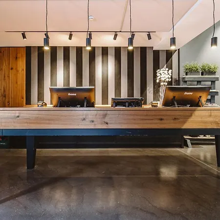 Hotel &repeat Airport 4*