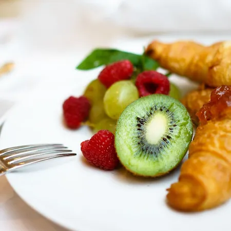 Hotel &repeat Airport Colonia