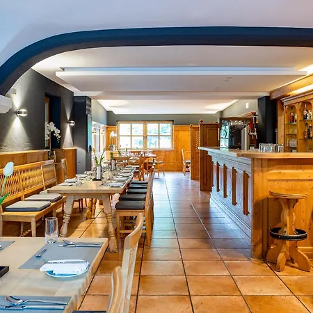 &repeat Airport Hotel Colonia