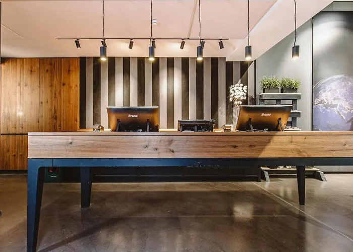 Отель &repeat Airport