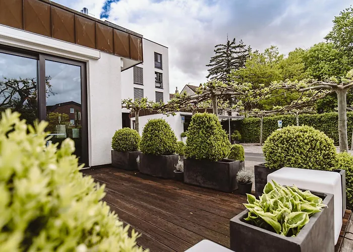 Отель &repeat Airport