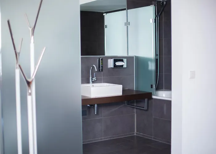 Отель &repeat Airport Кёльн