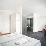 &repeat Airport Hotel Colonia