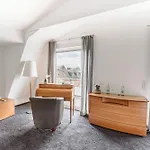 &repeat Airport 4* Colonia