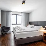 &repeat Airport Hotel Colonia
