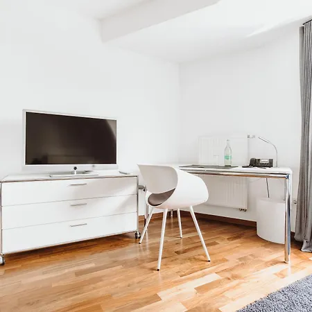 فندق &repeat Airport