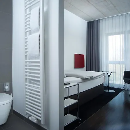 Hotel &repeat Airport Colónia