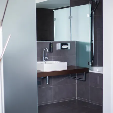 فندق &repeat Airport كولونيا