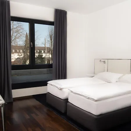 &repeat Airport فندق