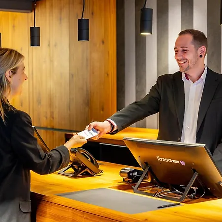 &repeat Airport Hotell