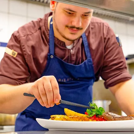 فندق &repeat Airport