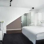 Otel &repeat Airport 4*