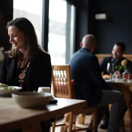 &repeat Airport 호텔 4*