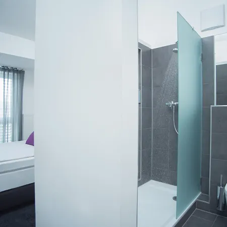 Ξενοδοχείο &repeat Airport 4*