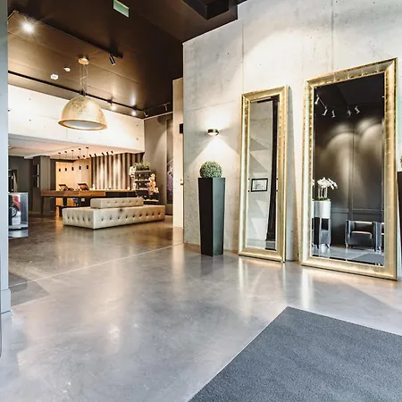 &repeat Airport Κολωνία