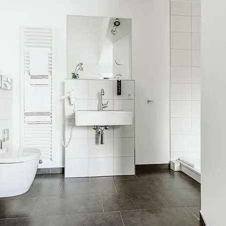 &repeat Airport 4* Κολωνία