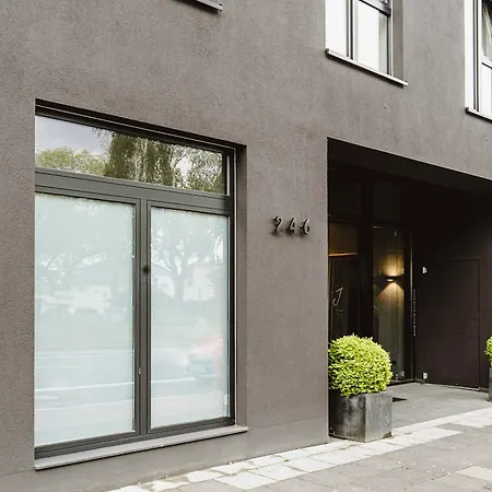 &repeat Airport 호텔