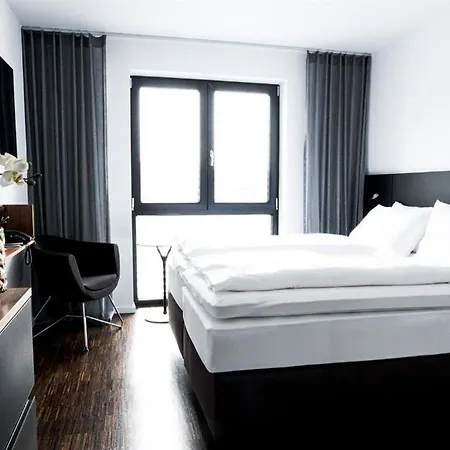 Hotell &repeat Airport