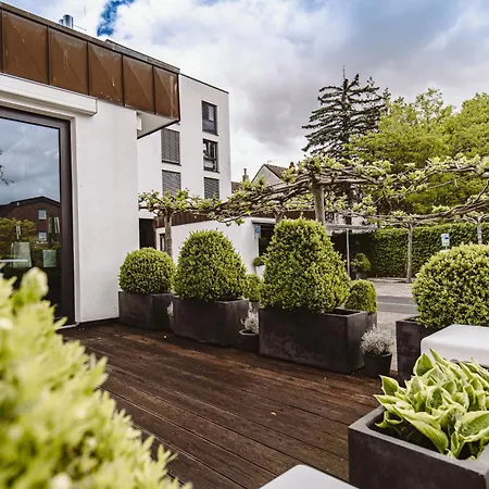 호텔 &repeat Airport