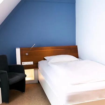 &repeat Airport Hotell