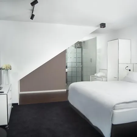 Hotell &repeat Airport 4*