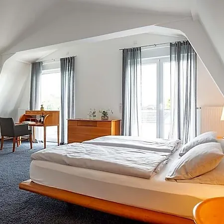 &repeat Airport Otel 4*