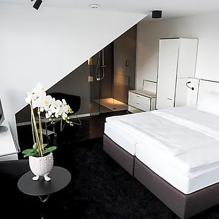 &repeat Airport Otel