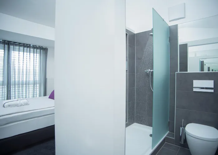 Hotel &repeat Airport 4*