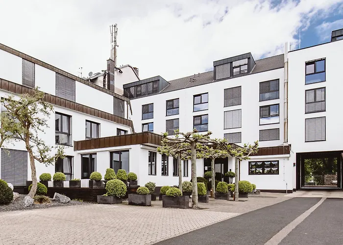 &repeat Airport Hotel Kolonia