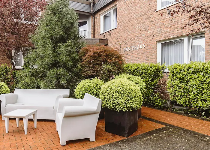 &repeat Airport Hotel