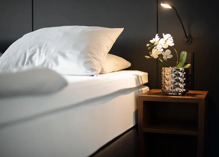 &repeat Airport Hotel Kolonia