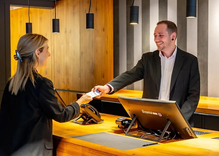 &repeat Airport Hotel