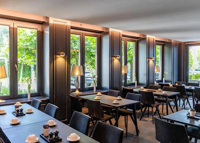 Hotel &repeat Airport 4*