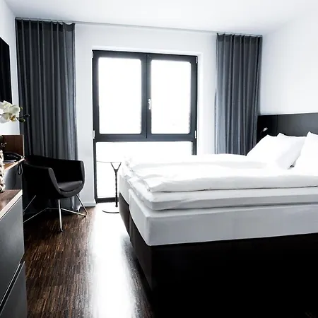 &repeat Airport 4* Keulen