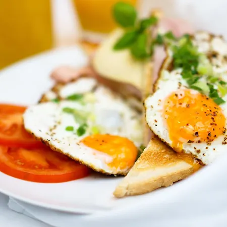 Hotel &repeat Airport Keulen