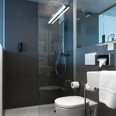 Hotel &repeat Airport 4*