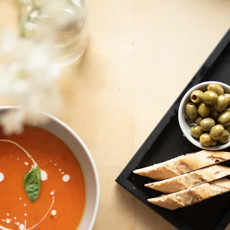 Hotel &repeat Airport 4*