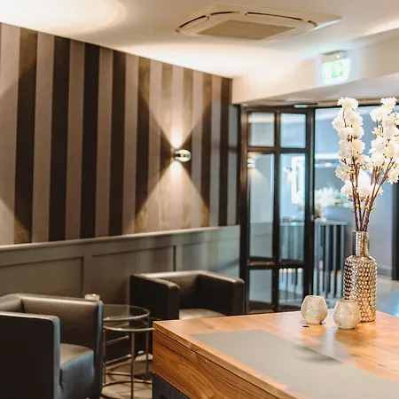 &repeat Airport 4* 科隆