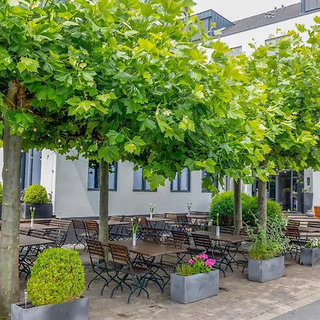 Hotel &repeat Airport Kolonia