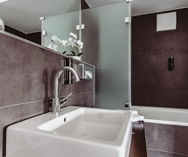 &repeat Airport 酒店 科隆